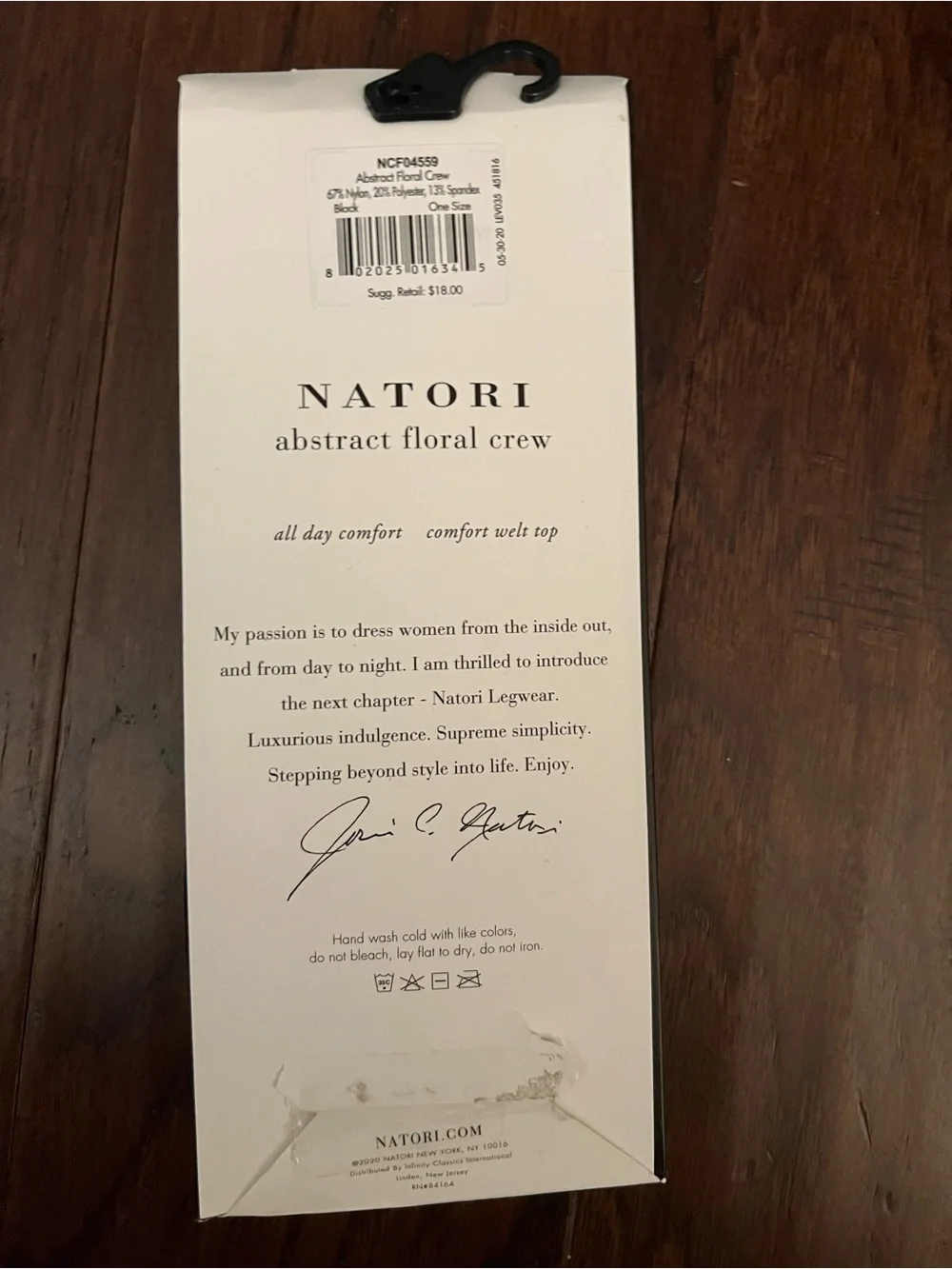 Natori Abstract Floral Crew Socks One Size 67% nylon/20% polyester/13% MSRP $18